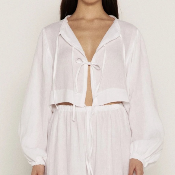 Boheme Tops - BNWOT BOHEME GOODS LINEN TIE TOP IN WHITE